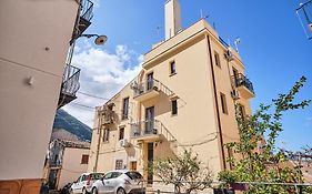 Savade Cefalu